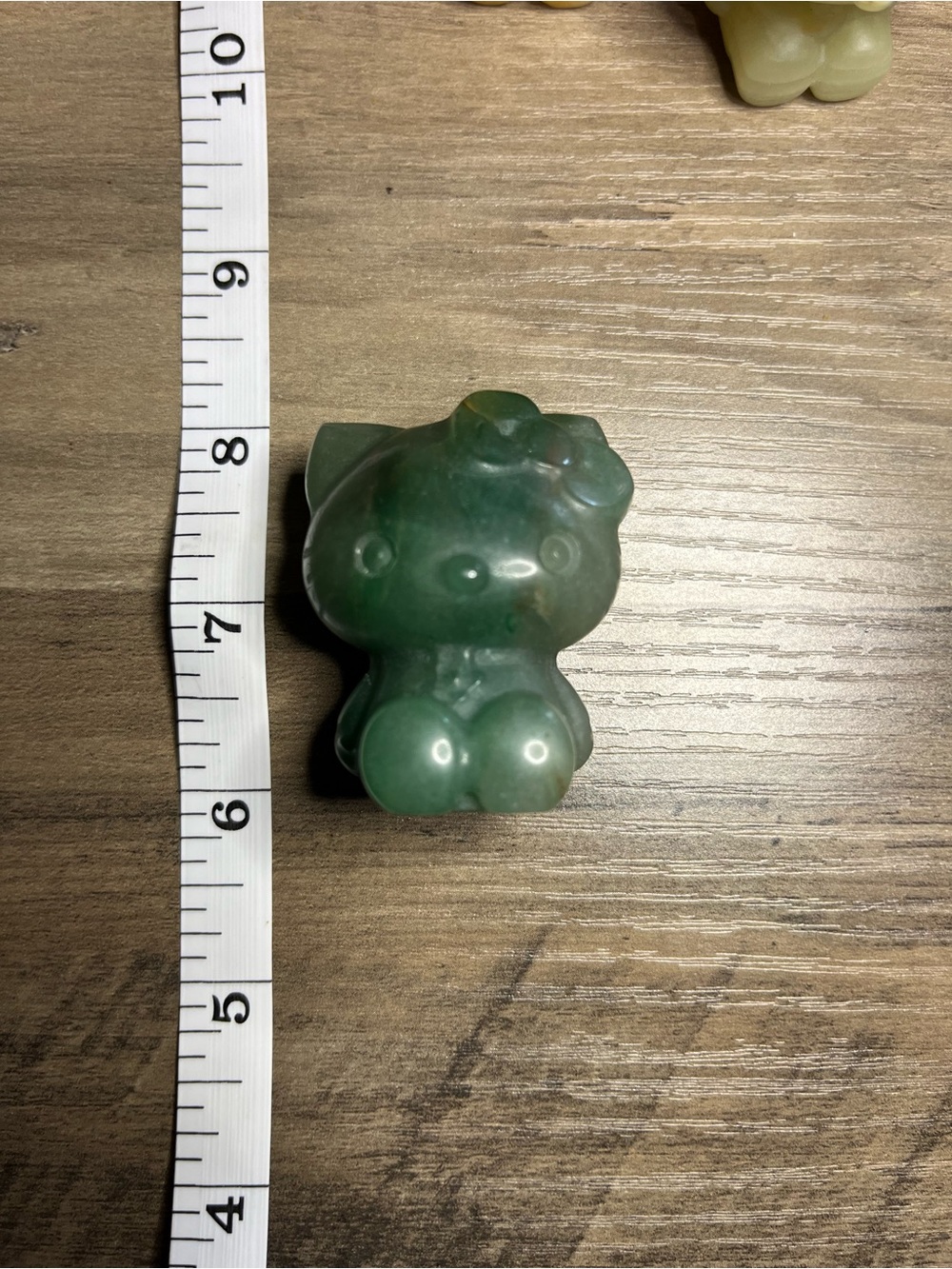 🎀 Natural Green Aventurine Hello Kitty Crystal Carving 🎀 - Picture 6 of 6